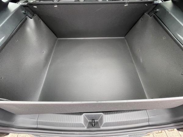 Der inhaenger, ein Kofferraumschutz für VW ID.5 wie angegossen, eine professionelle Lösung für den Dauereinsatz